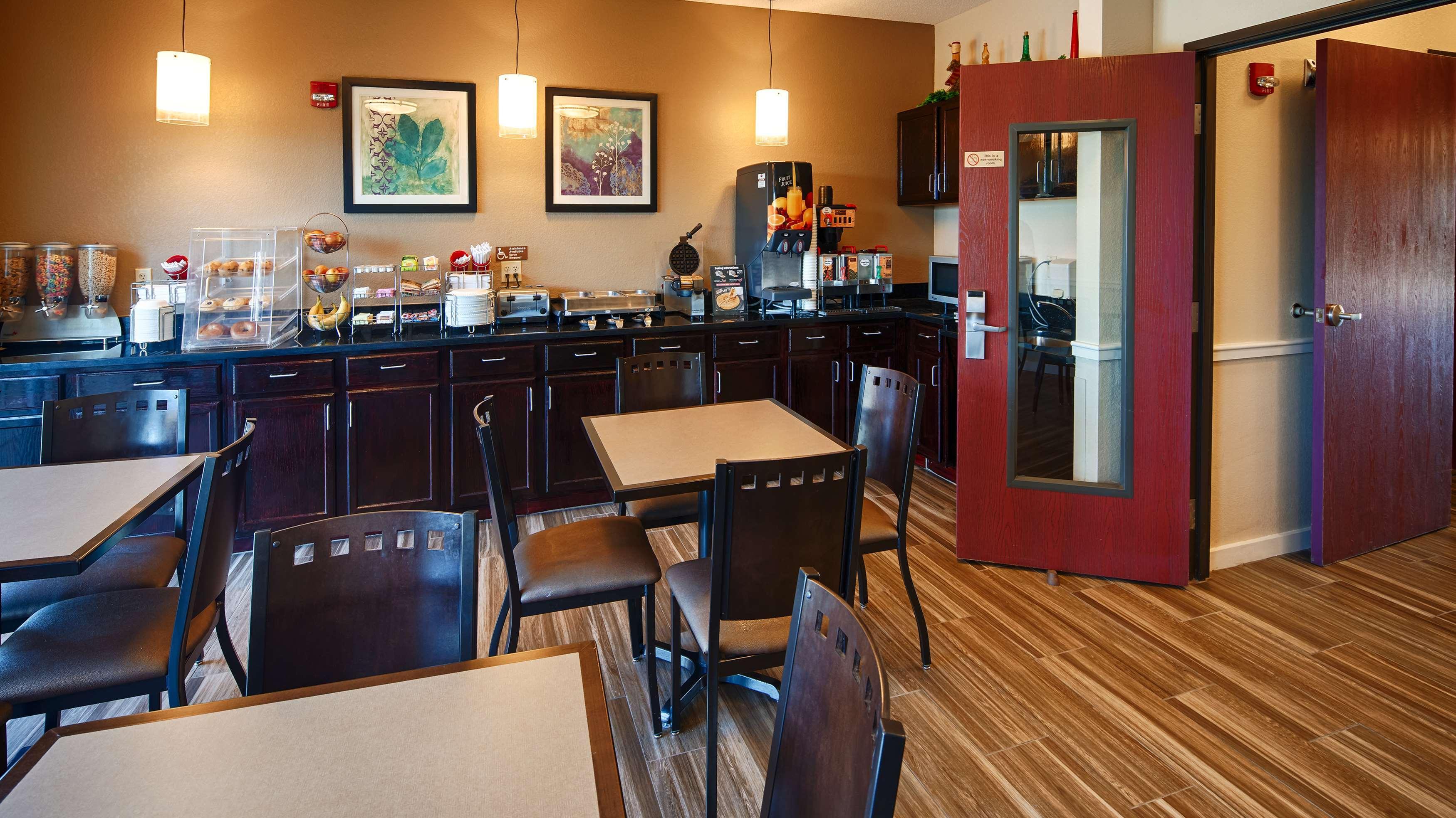 Best Western Governors Inn And Suites Wichita Exteriér fotografie